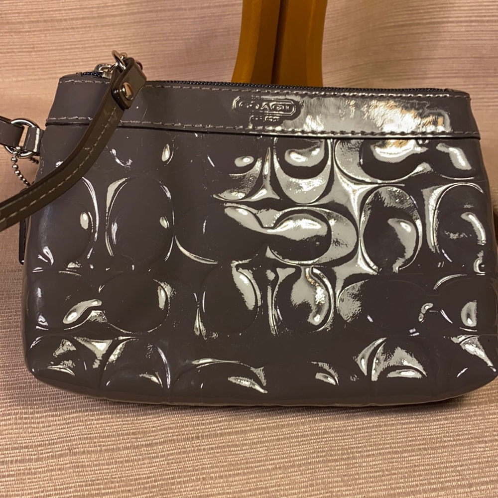 NWOT Coach wristlet/minimalist wallet iconic logo